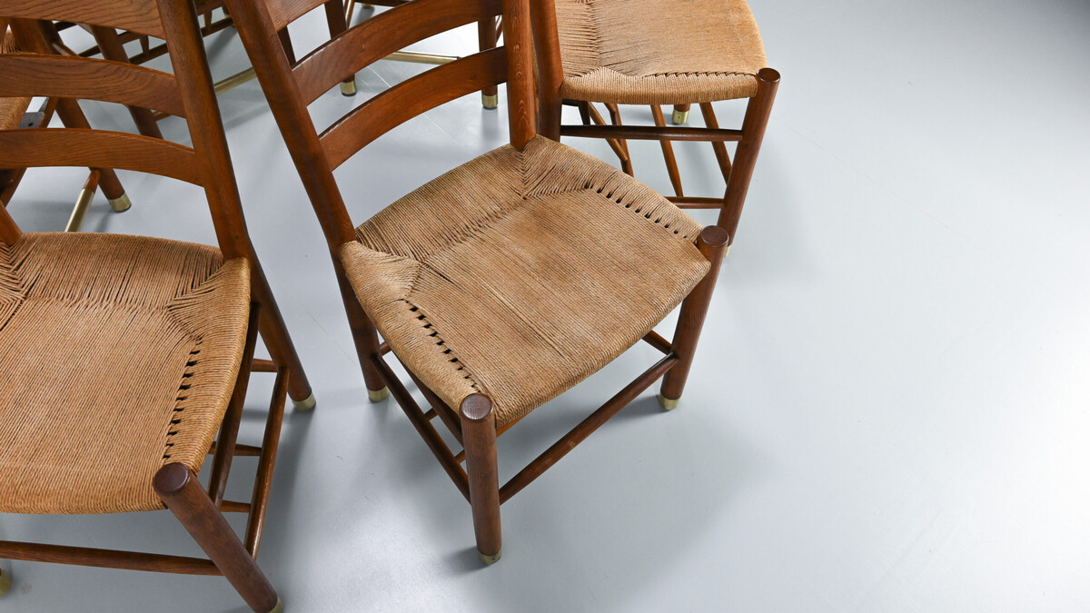 Viggo Hardie-Fischer, set of 6 Danish “Church Chairs” in oak for Sorø Møbelfabrik. 1950s