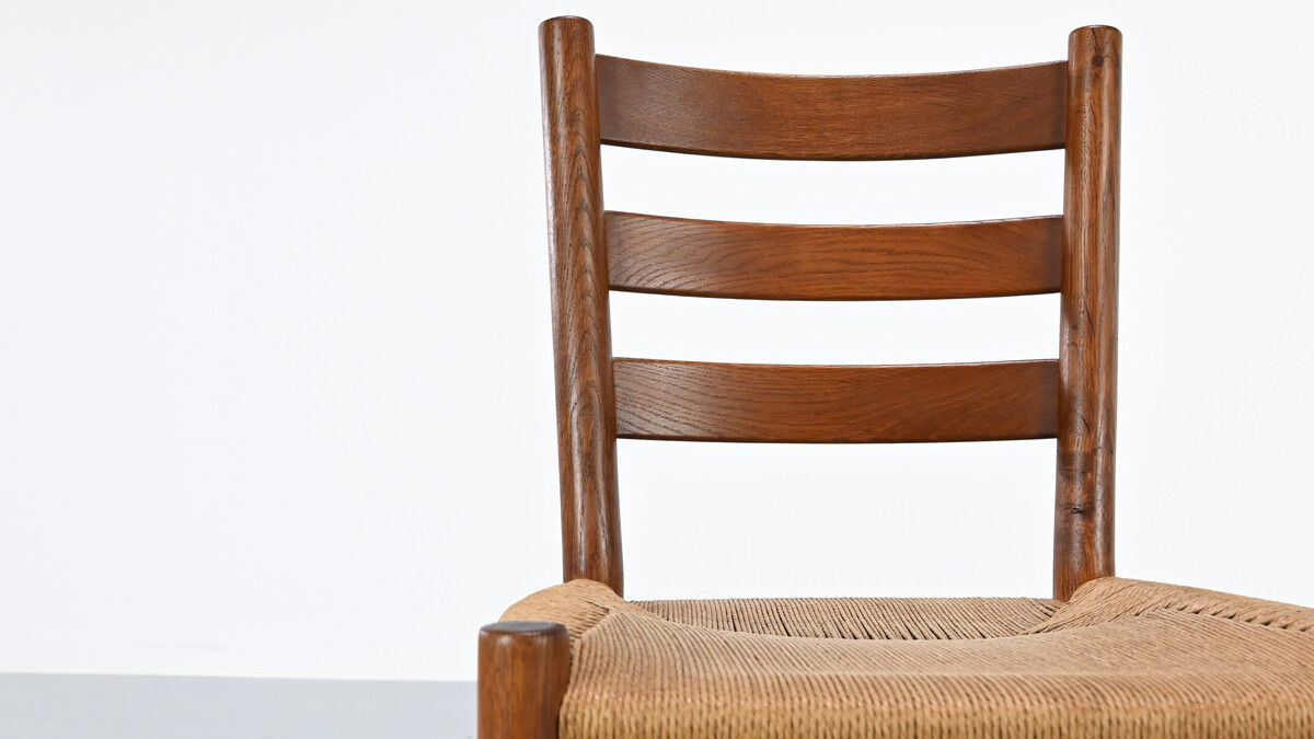 Viggo Hardie-Fischer, set of 6 Danish “Church Chairs” in oak for Sorø Møbelfabrik. 1950s