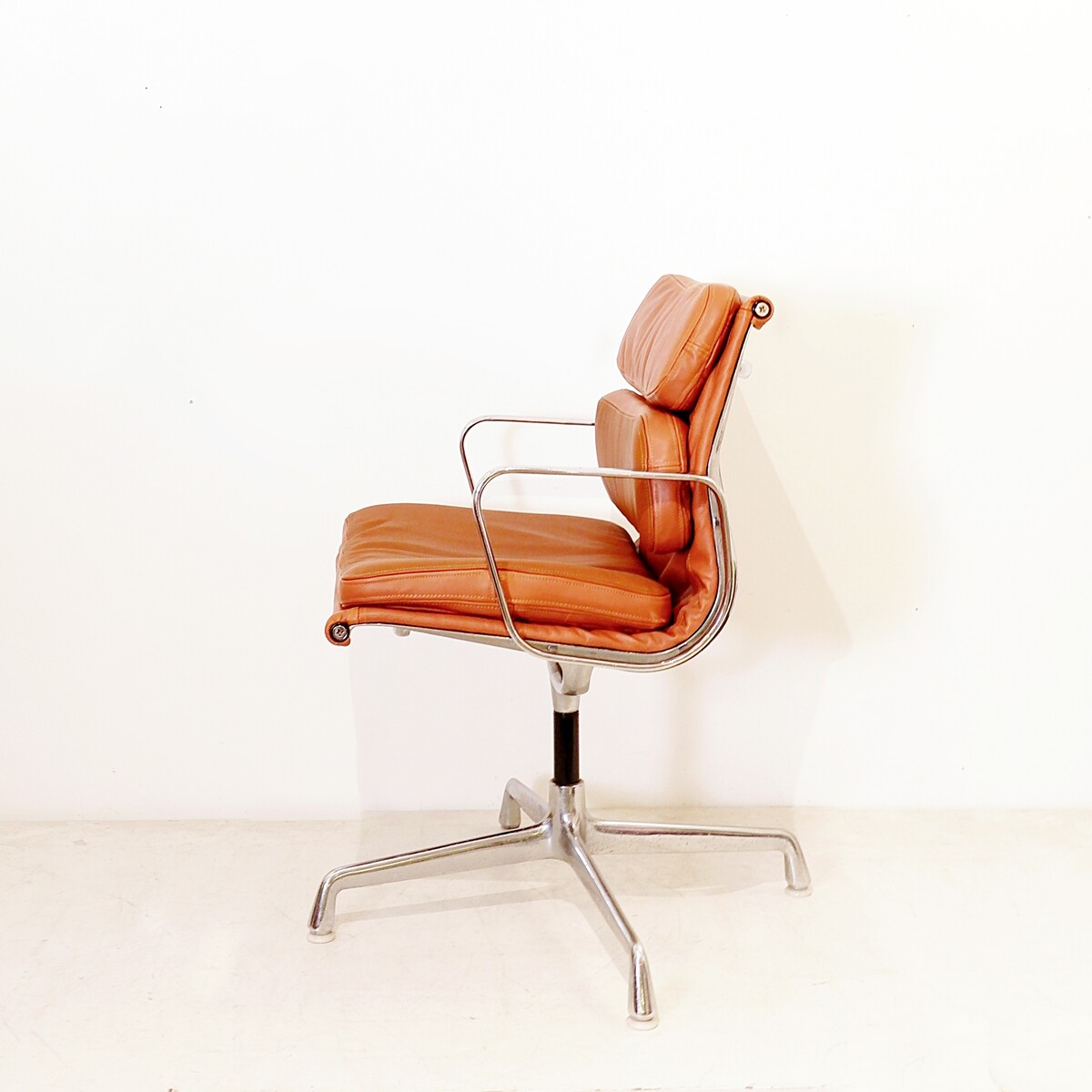 Vitra Soft Pad Office Chair EA 208 - New leather upholstery