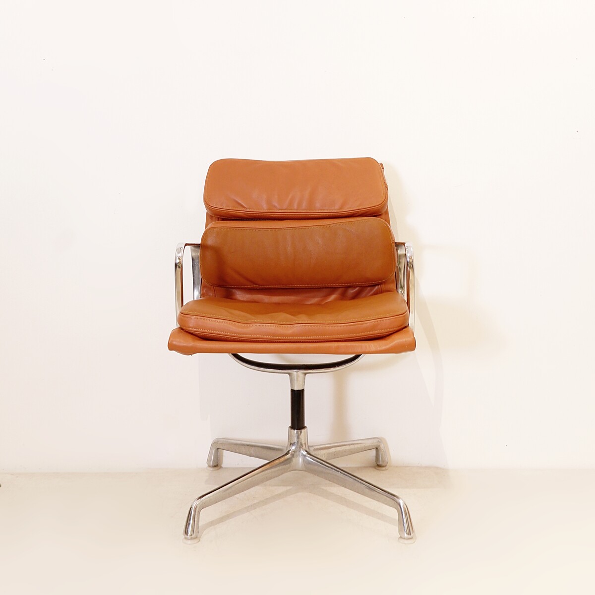 Vitra Soft Pad Office Chair EA 208 - New leather upholstery